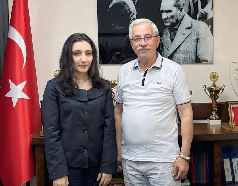 Erdekli öğrenci, 2025 YKS’de Türkiye birincisi oldu YKS’de Tüm soruları doğru yanıtlayarak büyük bir başarıya imza atan
