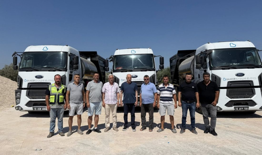 Erdek Düzler Mahallesi’nde sathi kaplama çalışmaları başladı Erdek Belediyesi ile Balıkesir Büyükşehir Belediyesi iş birliğinde yürütülen yol