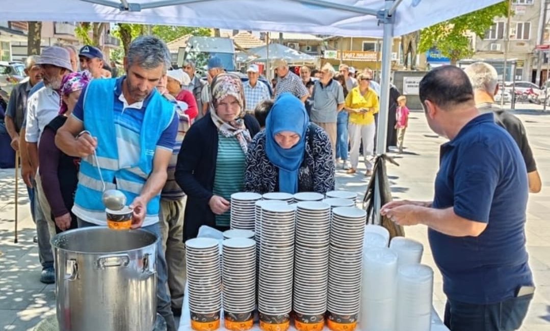 Balıkesir Büyükşehir Belediyesi’nin düzenlediği aşure hayrı kapsamında bin 500 kişiye