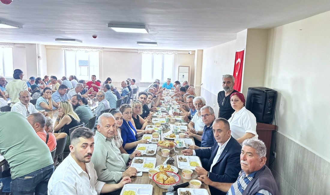 Bandırma’da aşure kazanları hayır için kaynadı Bandırma Alevi Kültür Derneği’nin ev sahipliğinde gerçekleşen etkinlikte, aşure kazanları