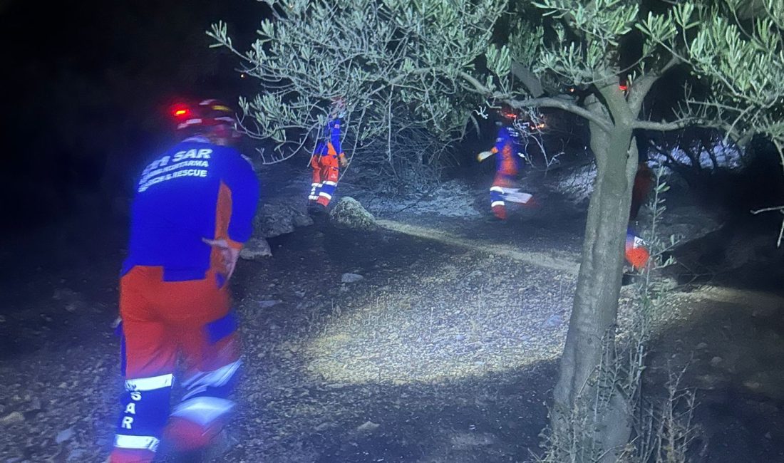 Bursa’daki orman yangınlarına müdahale eden 911 Arama Kurtarma Derneği Bandırma