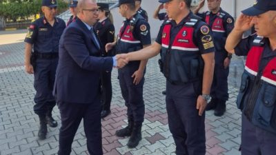 İlçe Jandarma Komutanlığı’nı ziyaret eden Susurluk Kaymakamı Turgut Gülen, güvenlik