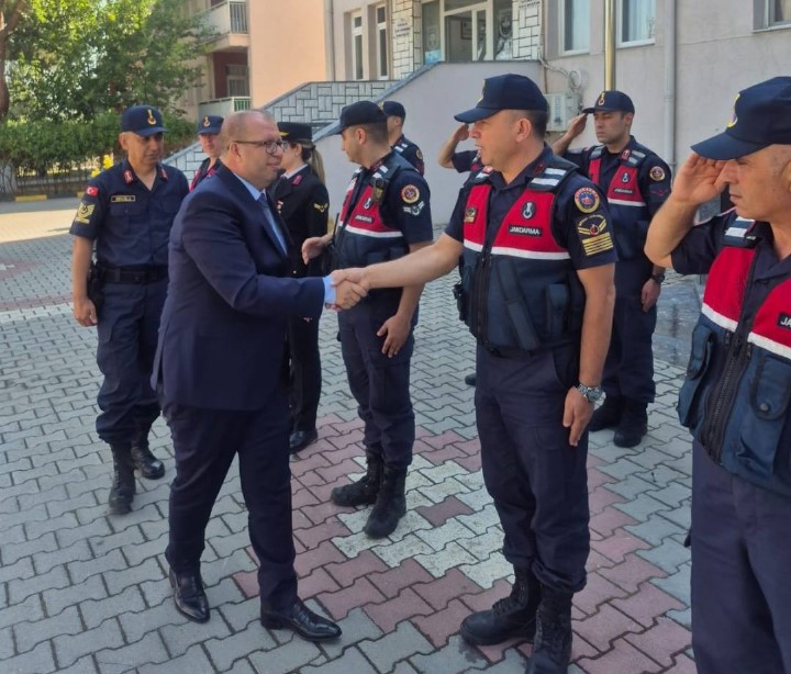 Kaymakam Gülen’den güvenlik değerlendirmesi İlçe Jandarma Komutanlığı’nı ziyaret eden Susurluk Kaymakamı Turgut Gülen, güvenlik