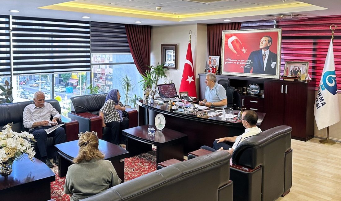 Mirza, Bandırmalı vatandaşların isteklerini dinledi Belediyede Bandırmalılarla bir araya gelen Başkan Dursun Mirza, talepleri birebir