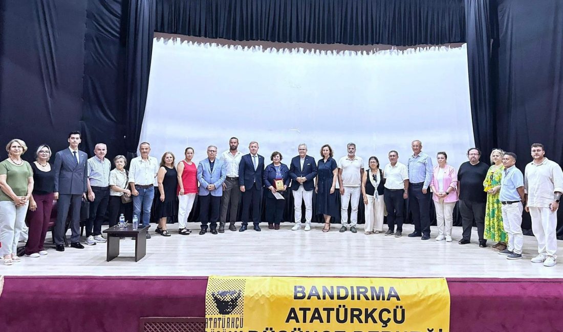 Bandırma’da gerçekleştirilen konferansta, , Ankara Üniversitesi Dil ve Tarih-Coğrafya Fakültesi