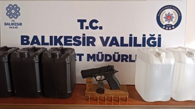 Bandırma’da polis ekipleri tarafından gerçekleştirilen uygulamada, bir şahsın üzerinden ruhsatsız