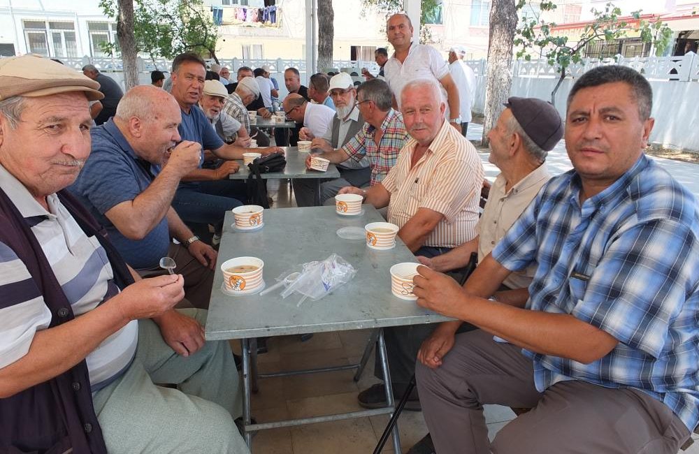 Balıkesir’de aşure geleneği devam ediyor Muharrem ayı ile birlikte başlayan aşure hayırları devam ediyor. Her