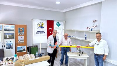 Model Uçak Atölyesi’nde çocuklarla bir araya gelen Bandırma Belediye Başkanı