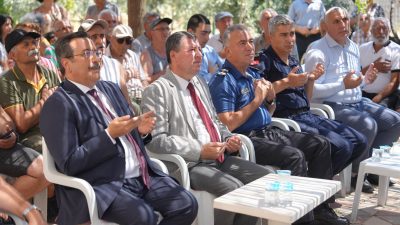 Alevi Kültür Derneği Burhaniye Şubesi’nin düzenlediği etkinlikte, aşure hayrı yapılarak