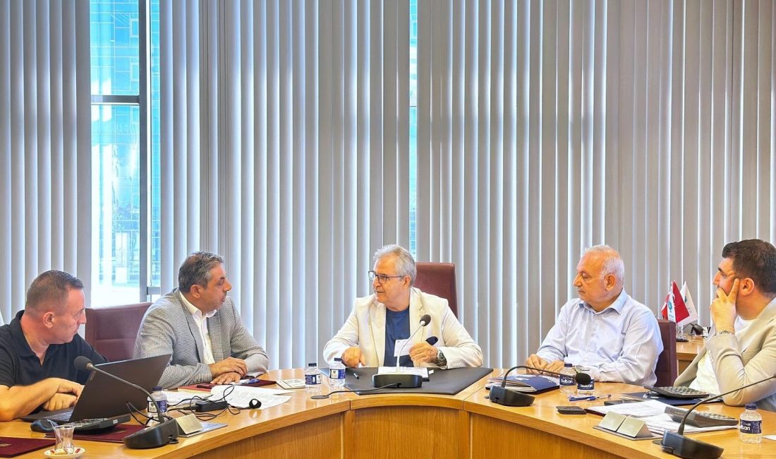 Bandırma’da KHK’lı personel için toplu iş sözleşmesi imzalandı Bandırma Belediyesi ile Genel-İş Sendikası arasında KHK’lı çalışanların haklarını kapsayan