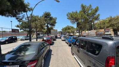 Erdek’te trafik sorunu yaz sezonuyla birlikte yeniden başladı. Özellikle Pazartesi