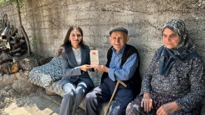 Balya Kaymakamı Zeynep Biber Demir, şehit ailesi ve yaşlı bir