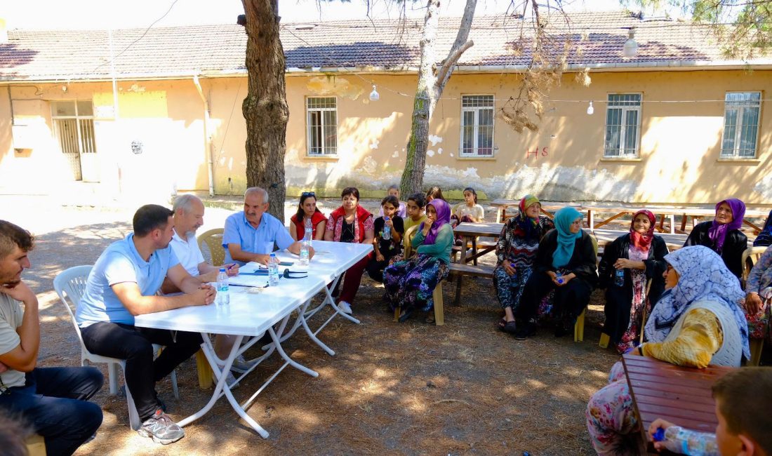 “KOMŞUN YANINDA” EKİBİ VATANDAŞLARLA BULUŞTU Altıeylül Belediyesi tarafından hayata geçirilen “Komşun Yanında” projesi kapsamında mahalle