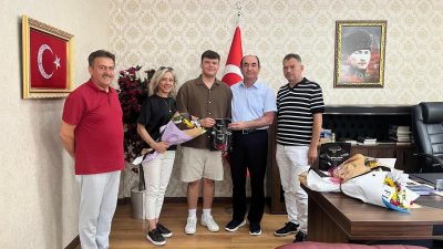 Gönen’de Liselere Geçiş Sistemi (LGS) sınavında dereceye giren öğrenciler, Kaymakam