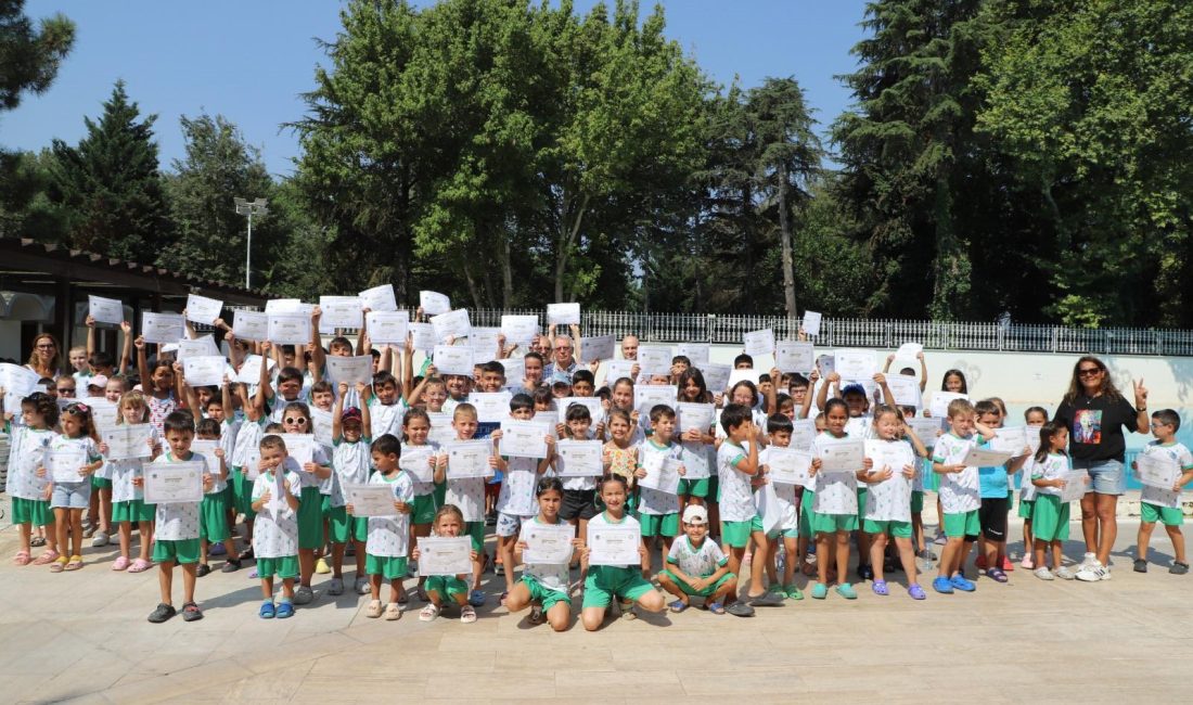 Yaz Spor Okulları kapsamında düzenlenen yüzme kursunun birinci etabı tamamlandı,