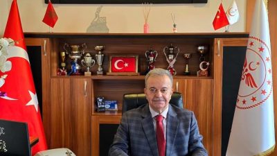  Balıkesir Devlet Hastanesi’nde başhekim olarak görev yapan Opr. Dr. Erdal