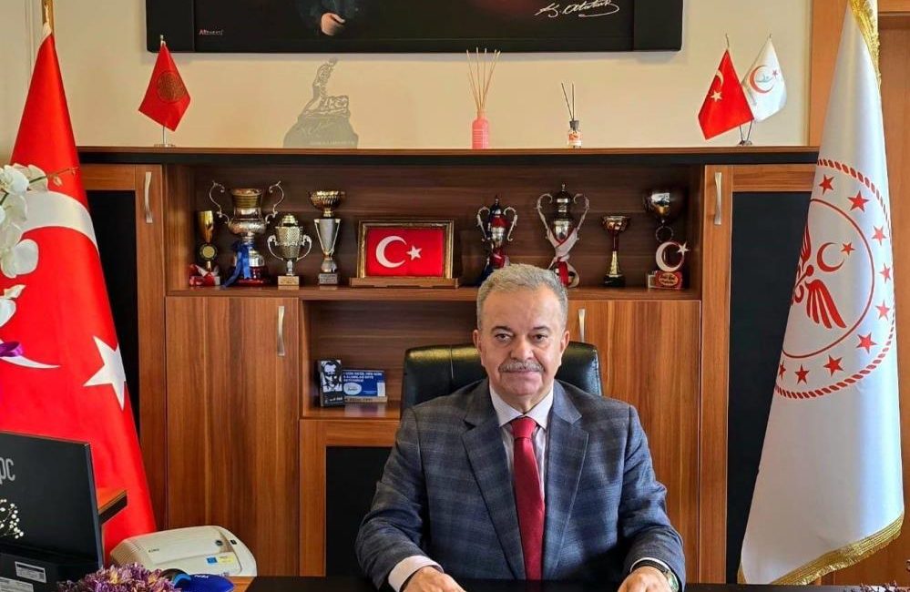 Balıkesir Devlet Hastanesi Başhekimi Opr. Dr. Erdal Ünal görevine devam ediyor Balıkesir Devlet Hastanesi’nde başhekim olarak görev yapan Opr. Dr. Erdal