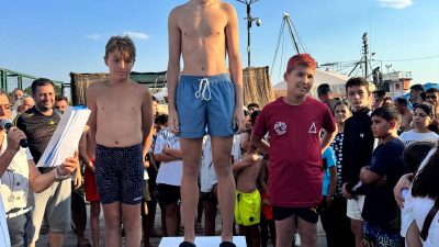 Bandırma Yıldızlar Spor Kulübü’nün genç yüzücüleri Erdek’te düzenlenen yarışlarda birçok