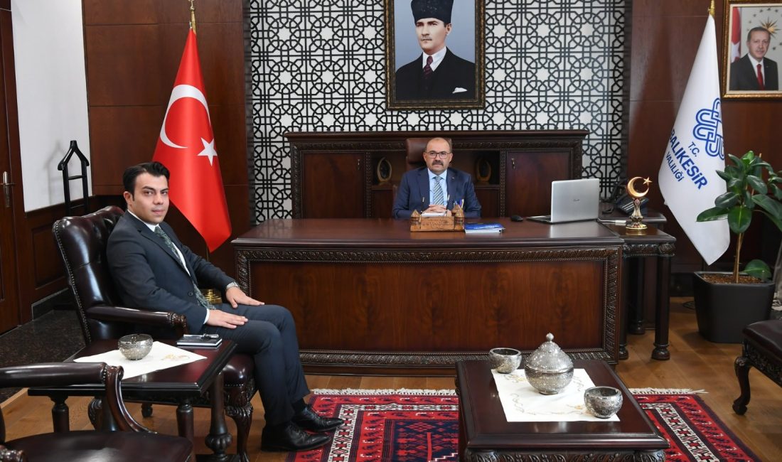 Manyas’ın Yeni Kaymakamı göreve başladı Manyas Kaymakamı olarak atanan Coşkun Topuz görevine başladı. Balıkesir Valisi