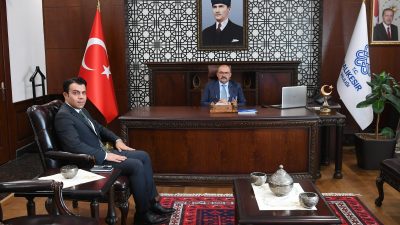Manyas Kaymakamı olarak atanan Coşkun Topuz görevine başladı. Balıkesir Valisi