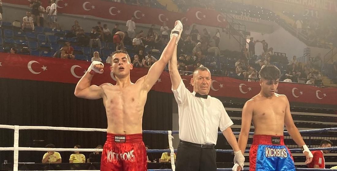 Balıkesirli Sporcular şampiyonada yarı ve çeyrek finalde Balıkesir Büyükşehir Belediye Spor Kulübü sporcuları Türkiye Kick Boks Şampiyonası’nda