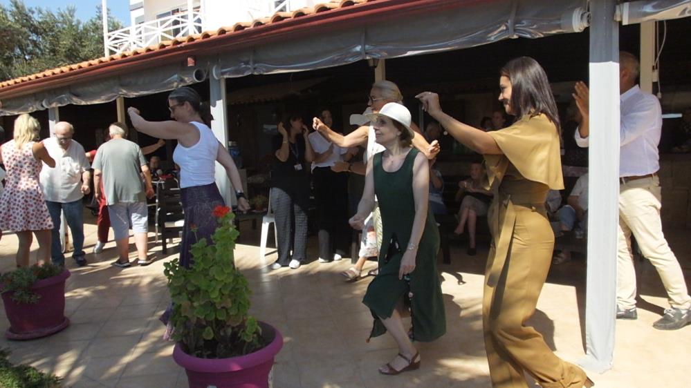 Balıkesir’de huzurevi sakinleri için eğlence düzenlendi Burhaniye’deki huzurevi sakinleri, düzenlenen eğlencede gençlere taş çıkartırcasına eğlendi. Pelitköy