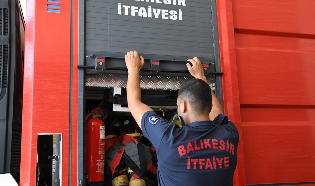Balıkesir Büyükşehir Belediyesi’nden Sakarya’ya Güçlü Destek Balıkesir Büyükşehir Belediye Başkanı Ahmet Akın, Sakarya’da çıkan ve çevre