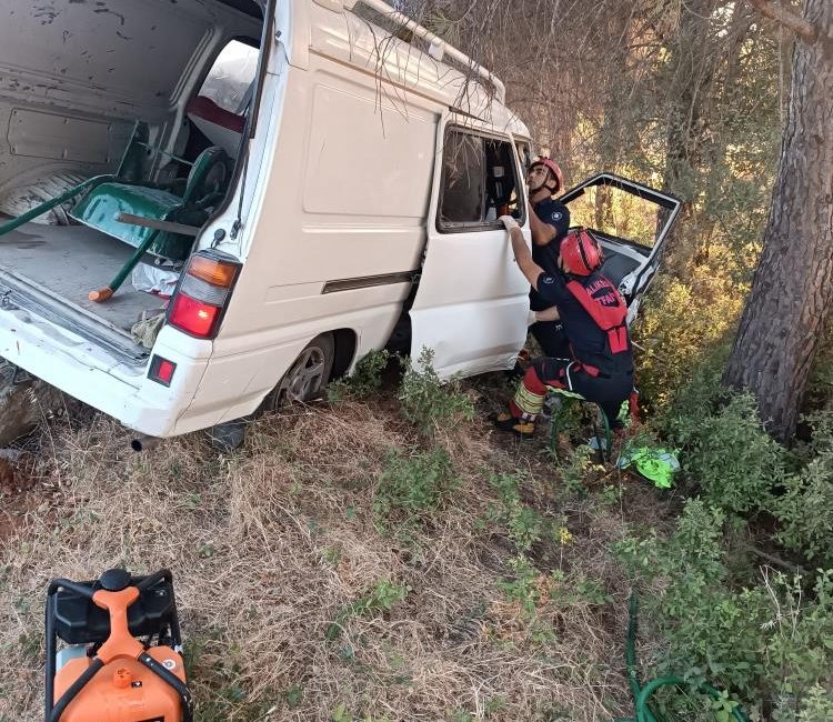 Balıkesir’de trafik kazası: 6 yaralı Balıkesir-Kütahya karayolunun Selimağa kırsalında meydana gelen tek taraflı trafik kazasında