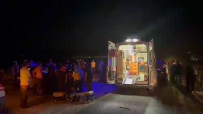 Gönen  Sarıköy yolu üzerinde meydana gelen ve 3 aracın karıştığı