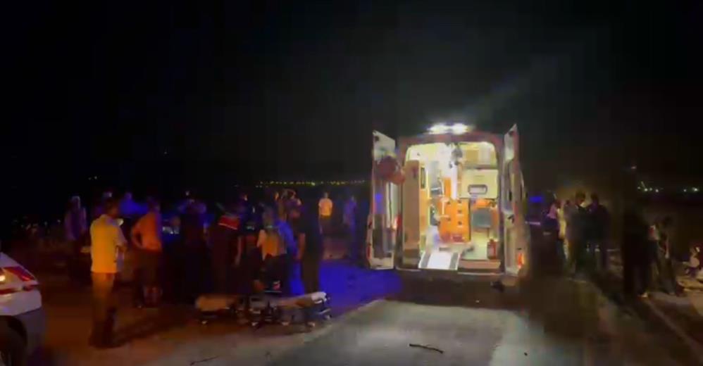 Gönen  Sarıköy yolu üzerinde meydana gelen ve 3 aracın karıştığı