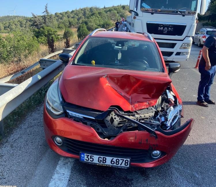 Balıkesir-Bursa Karayolu’nda zincirleme kaza: 6 araç birbirine girdi Balıkesir’in Susurluk ilçesinde, yol yapım çalışmasının sürdüğü Demirkapı rampasında 6