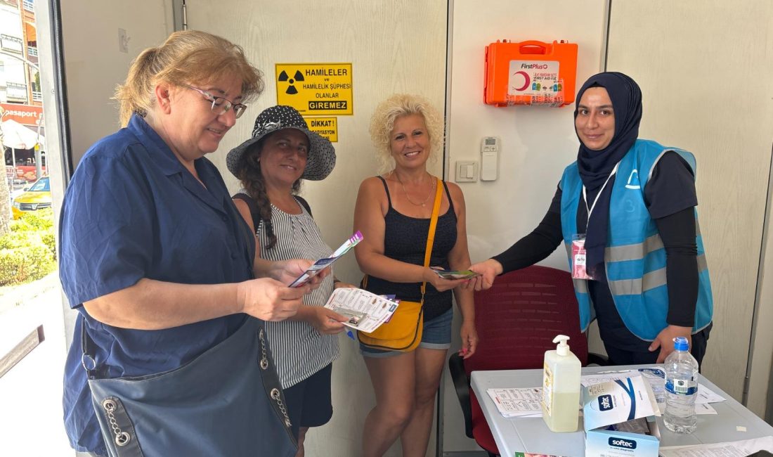 Erdek’te Mobil KETEM Tırı sağlık için sahada Balıkesir Büyükşehir Belediye Başkanı Ahmet Akın’ın öncülüğünde ilçelere giden Mobil