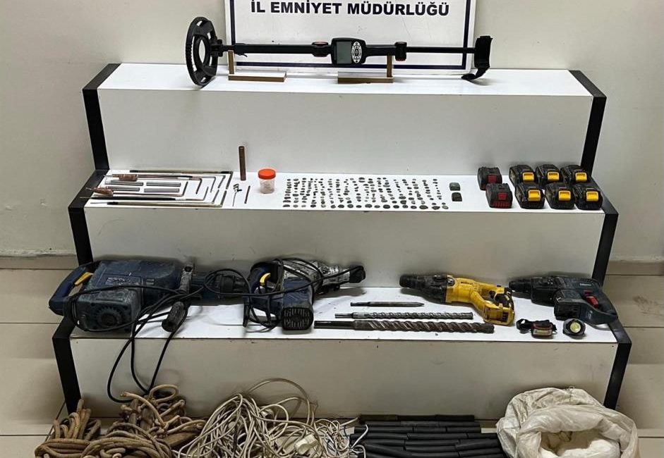Balıkesir İl Emniyet Müdürlüğü Edremit KOM ekipleri tarafından Edremit ilçesinde