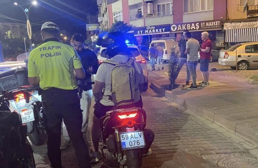 Gönen’de yoğun trafik denetimi Gönen’de trafik ekipleri tarafından Balya Caddesi ve Plevne Meydanı’nda gece
