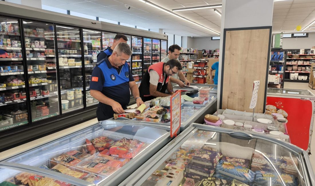 Gönen Belediyesi Zabıta Müdürlüğü ekipleri, ilçedeki marketlerde fiyat, hijyen ve