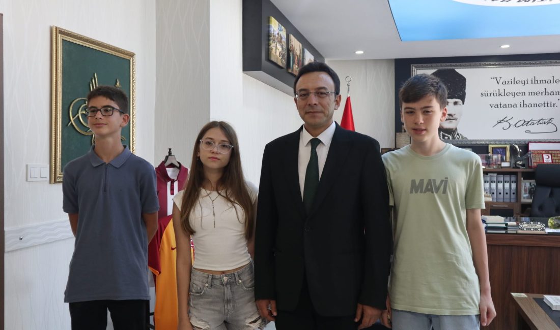 Bandırma’da LGS şampiyonları ödüllendirildi 2025 LGS’de tam puan alan dört Bandırmalı öğrenci için Bandırma