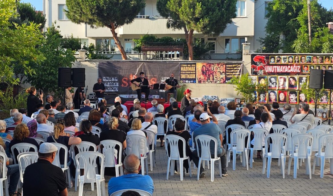 Sivas’ta katledilen canlar Bandırma’da anıldı Bandırma Cemevi’nde, Sivas katliamında yaşamını yitirenler için anma etkinliği düzenlendi.