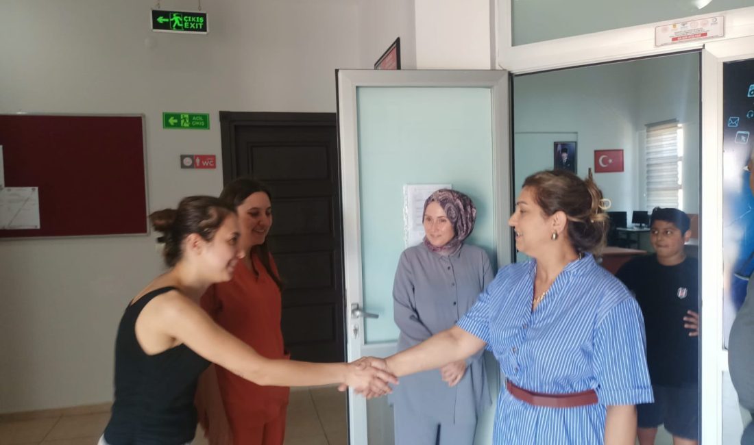 Balıkesir Sosyal Hizmetler Müdürü’nden Bandırma’ya moral ziyareti Balıkesir Aile ve Sosyal Hizmetler İl Müdürü Emine Böçkün, Bandırma