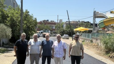 Erdek Belediyesi, Ocaklar Mahallesi’nde başlattığı asfaltlama çalışmalarıyla mahalle sakinlerinin ulaşımını