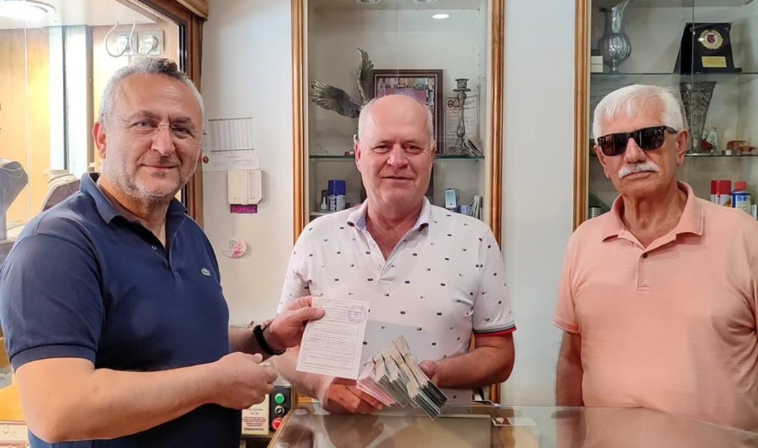Başkan Semizel’den eğitime sürekli destek Susurluk Belediye Başkanı Hakan Yıldırım Semizel, belediye başkanlığı maaşını 14