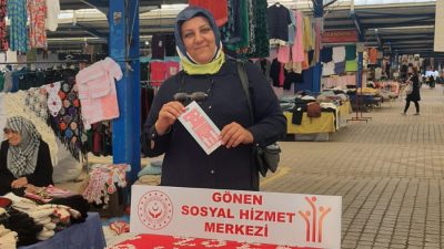 2025 Aile Yılı kapsamında Gönen’de düzenlenen etkinlikte vatandaşlara bilgilendirici materyaller