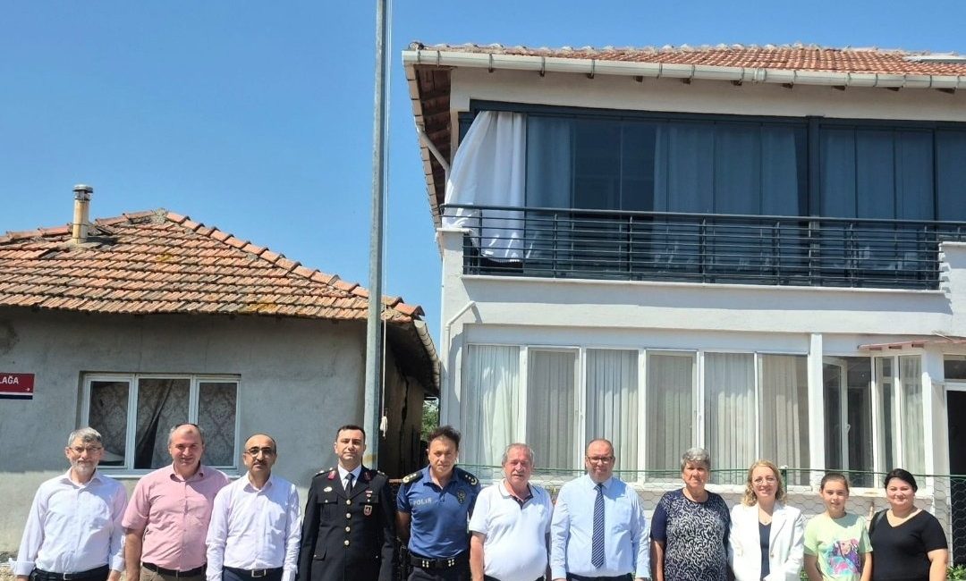 Susurluk’ta şehit ailesine vefa ziyareti Şehit Erbil Arslan’ın Göbel Mahallesi’nde yaşayan ailesi, Kaymakam Turgut Gülen