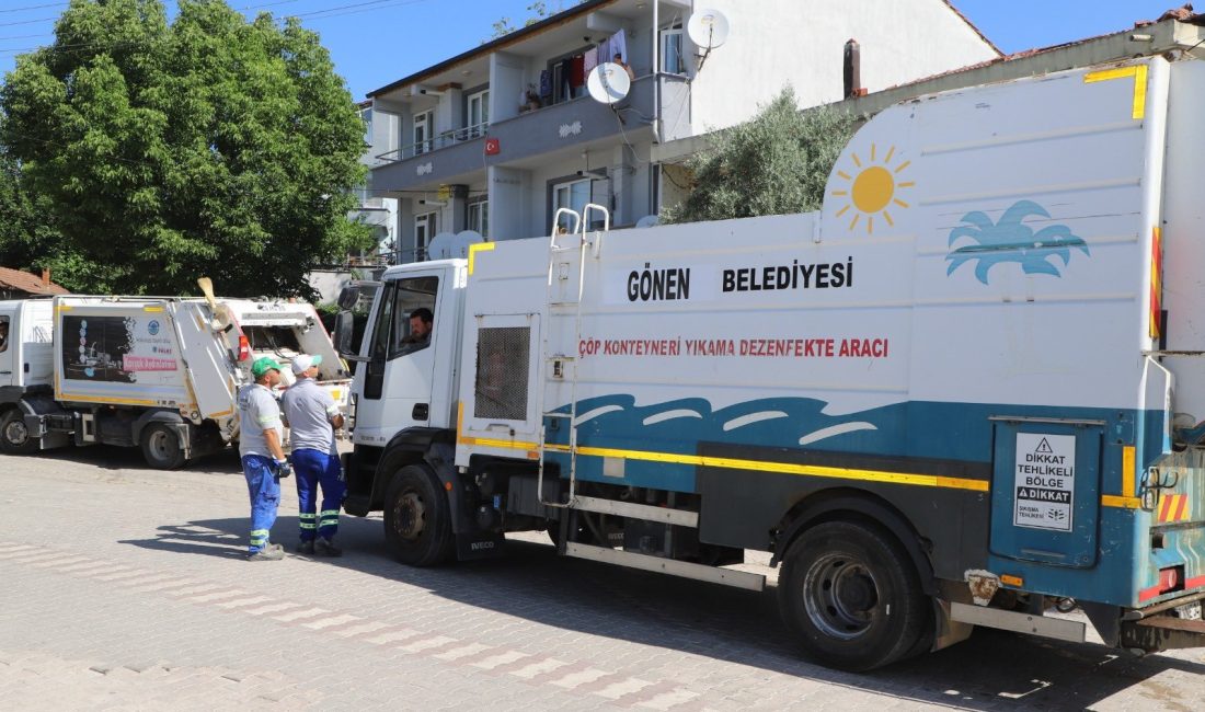 Gönen Belediyesi Temizlik İşleri Müdürlüğü, çöp konteynerlerinin detaylı temizlik ve