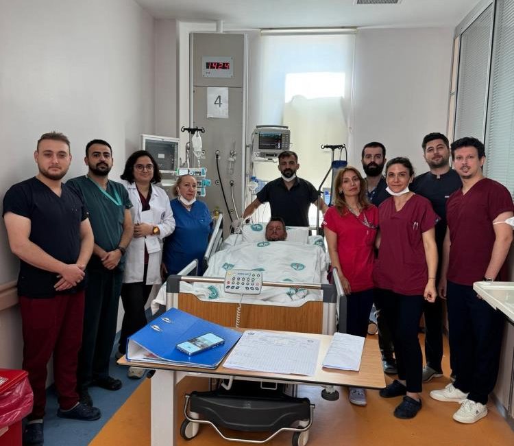 Balıkesir’de evde kendi imkanları ile yaptığı sahte içkiyi kullanan vatandaş