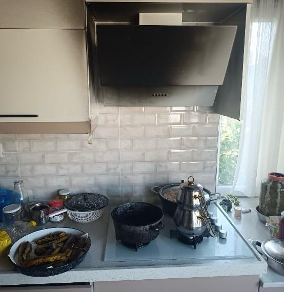 Manyas’ta apartman dairesinin mutfağında yangın çıktı Çarşı Mahallesi Yavuz Sokak’ta bulunan bir apartman dairesinin mutfağında yangın
