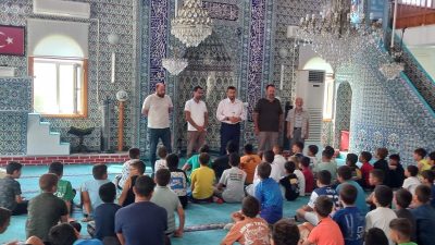 Bandırma’daki yaz Kur’an kurslarına çocuklar bu yıl yoğun ilgi gösterdi.