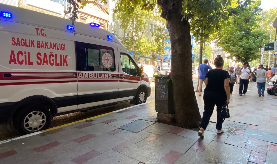 Bandırma’da yaşlı kadın parke taşları yüzünden hastanelik oldu Bandırma İsmet İnönü Caddesi’nde bozuk parke taşlarına takılarak düşen yaşlı