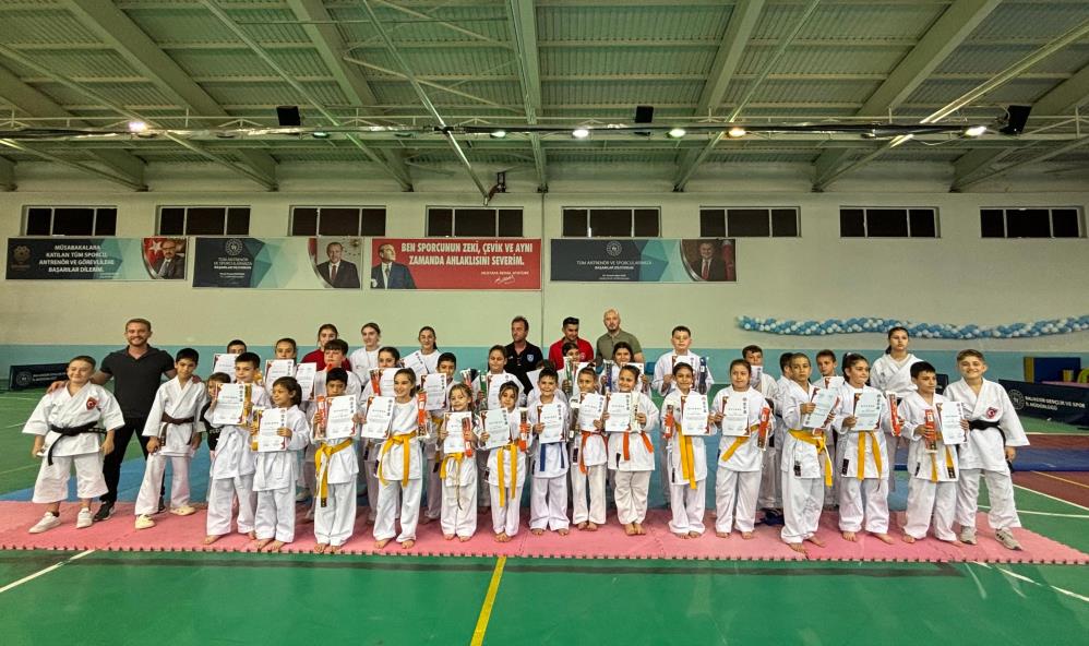 Manyaslı karateciler kuşak sınavında ter döktü Manyas’ta faaliyet gösteren Manyas Belediyespor Karate Kulübü’nün sporcuları, 2025 yılı