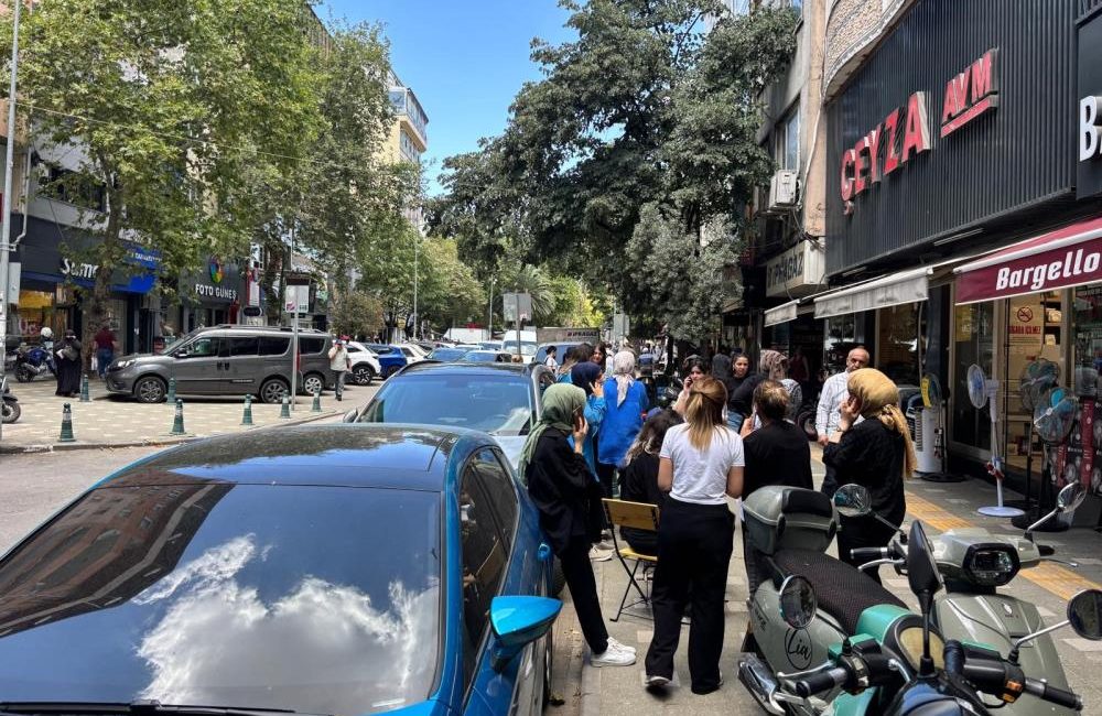 Bursa’da 4.3 büyüklüğünde deprem Bursa’nın Gemlik ilçesinde 4.3 büyüklüğünde bir deprem meydana geldi. Bursa