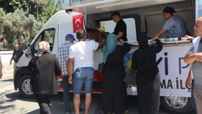 İYİ Parti Bandırma İlçe Teşkilatı’nın düzenlediği aşure etkinliği, yoğun ilgi